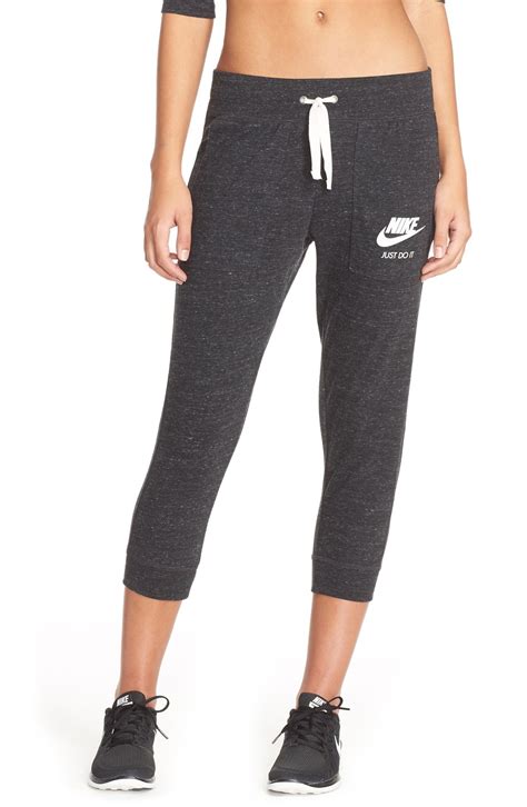 Capris. Nike.com